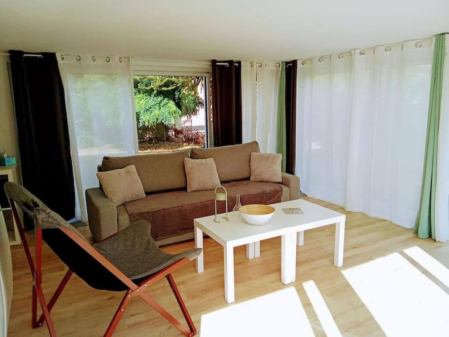 אמבואה Charmant Loft Avec Jardin Pres Du Centre Ville מראה חיצוני תמונה